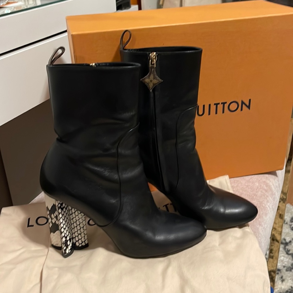 Louis Vuitton silhouette boots